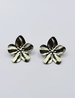 Everyday luxury fashion jewelry gold tone floral earrings by Biya Accessoires Dubai.