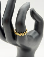 Hypoallergenic non-tarnish high polish minimalist leaf ring UAE.