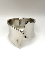 Hypoallergenic silver plated avant-garde hinge bracelet United Arab Emirates.