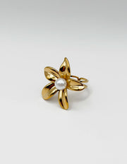 Waterproof gold large floral ring with center pearl Dubai.