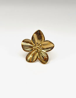 Waterproof gold large five petal flower ring for women Dubai.