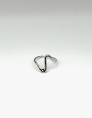 Waterproof silver geometric squiggle adjustable ring for women Dubai.