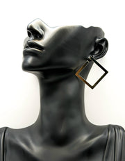 Best fashion jewelry in UAE oversized square hoops for women.