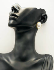 Best fashion jewelry in UAE vintage pearl earrings for women.
