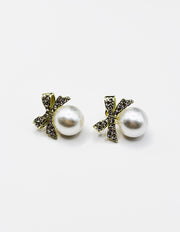 Close-up of premium hypoallergenic imitation jewelry featuring a crystal bow design.