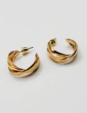 Best fashion jewelry in UAE bold gold hoop earrings for women.