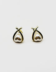Biya Accessoires gold criss cross stud earrings with triangular pearl.