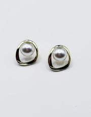 Biya Accessoires gold molten halo and pearl stud earrings.