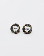 Biya Accessoires gold orbital pearl stud earrings with pavé crystals.
