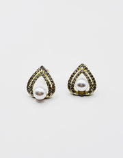 Biya Accessoires gold teardrop stud earrings with white pearl and crystal pavé.