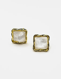 Best fashion jewelry in UAE vintage square pearl earrings for women.