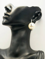 Best fashion jewelry in UAE silver pearl statement hoops for women.
