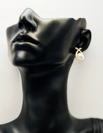 Best fashion jewelry in UAE geometric pearl earrings for women.