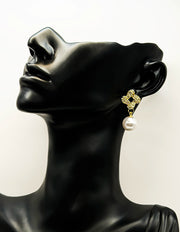 Best feshion jewelry in UAE faux pearl dangling earrings for women.