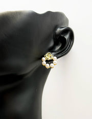 Best fashion jewelry in UAE floral pearl earrings for women.