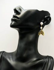 Close up of premium hypoallergenic imitation jewelry featuring a textured gold fin design.