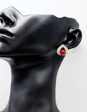 Best fashion jewelry in UAE gold teardrop pearl statement studs for women.