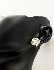 Best fashion jewelry in UAE luminous floral earrings for women.