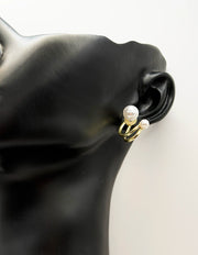 Best fashion jewelry in UAE gold pearl earrings with a floating design.
