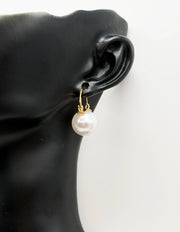 Everyday luxury jewelry uae statement earrings by the best jewelry shop in UAE.