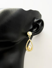 Everyday luxury jewelry uae coquette pearl earrings by the best jewelry shop in UAE.