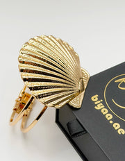 Non-tarnish textured oceanic gold bangle for women Dubai luxury fashion.