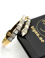 Waterproof gold alternating pearl and crystal segment bracelet for women Dubai UAE.