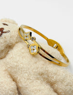 Biya Accessoires 18K gold double band clover bangle bracelet.