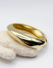 gold Non-tarnish sculptural wrap statement bangle for women Dubai luxury fashion.