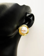 Close-up of premium hypoallergenic imitation jewelry featuring a layered gold design.