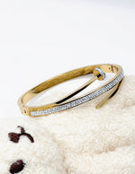 Non-tarnish gold nail bracelet for women Dubai luxury fashion.