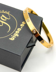 Waterproof gold minimalist crystal station bracelet for women Dubai.