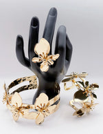 Non-tarnish 3D flower statement ring and bracelet Dubai luxury fashion.