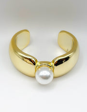 Luxury tarnish-free stainless steel sculptural pearl jewelry for sensitive skin.