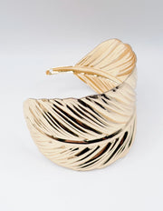Luxury tarnish-free stainless steel textured leaf jewelry for sensitive skin.