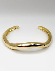 Luxury tarnish-free stainless steel minimalist wave gold jewelry for sensitive skin.