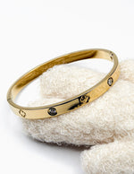 Waterproof gold minimalist quatrefoil motif bracelet for women Dubai.