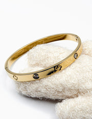 Waterproof gold minimalist quatrefoil motif bracelet for women Dubai.