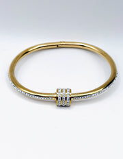 Luxury tarnish-free stainless steel jewelry for women United Arab Emirates.