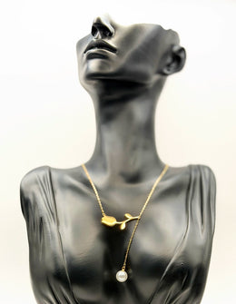 Biya Accessoires 18K gold plated tulip lariat necklace with pearl drop in green gift box.