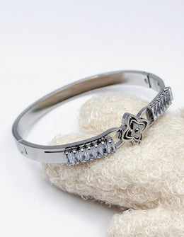 silver plated baguette crystal clover bangle by Biya Accessoires.