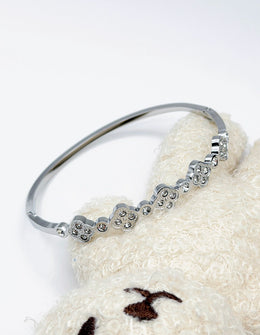 Waterproof silver quatrefoil crystal bracelet for women Dubai.
